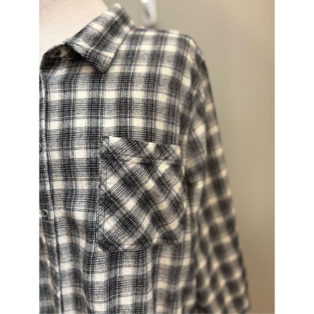 Lucky Brand L Black plaid rough hem flannel w-breast pocket - Picture 4 of 9
